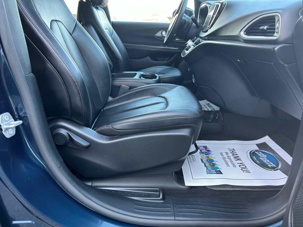 Used 2025 Chrysler Pacifica Select FWD image 49
