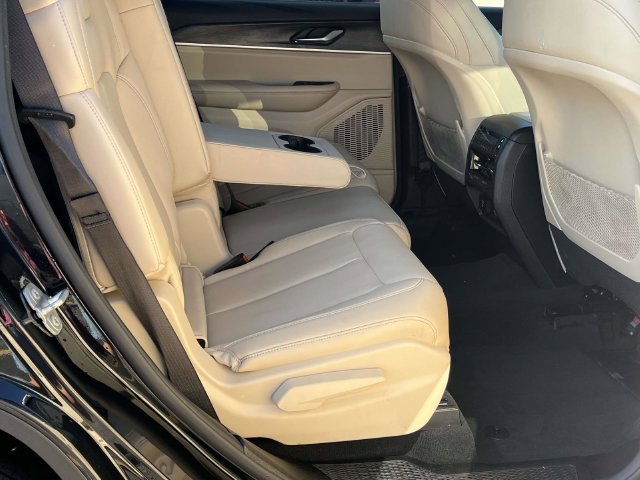 Used 2023 Jeep Grand Cherokee L Limited AWD/4WD image 24