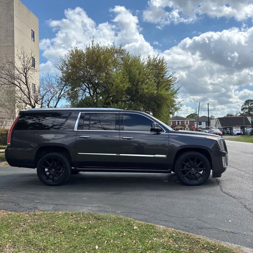 Used 2016 Cadillac Escalade ESV Platinum image 3