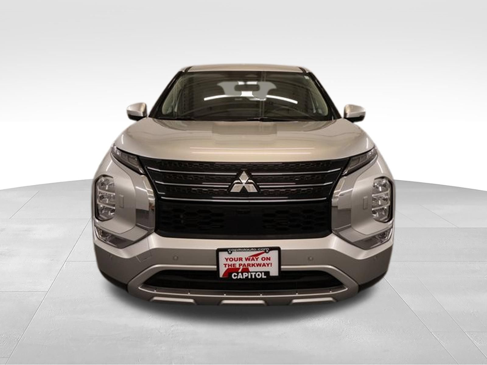 Used 2024 Mitsubishi Outlander SE AWD/4WD image 6