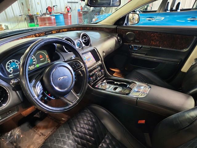 Used 2017 Jaguar XJ L Portfolio RWD image 7