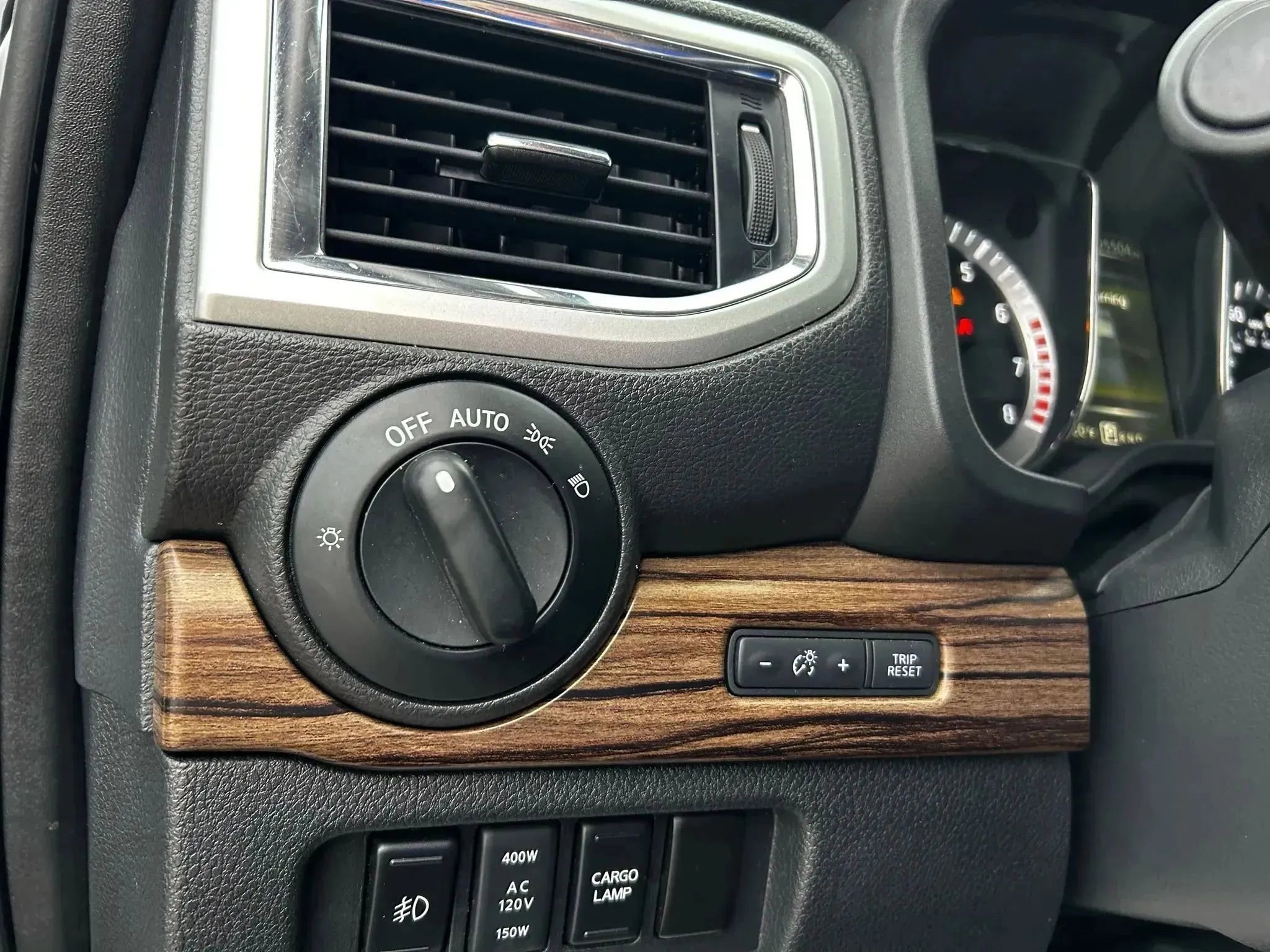 Used 2017 Nissan Titan SL image 17