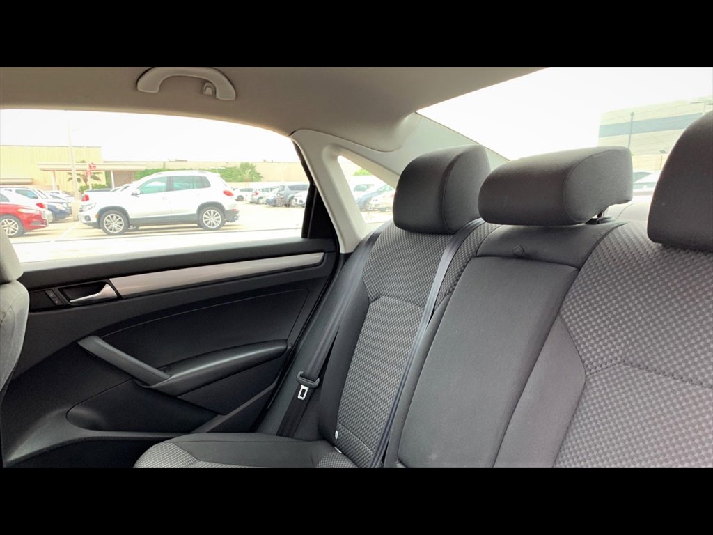 Used 2013 Volkswagen Passat 2.5 S FWD image 11