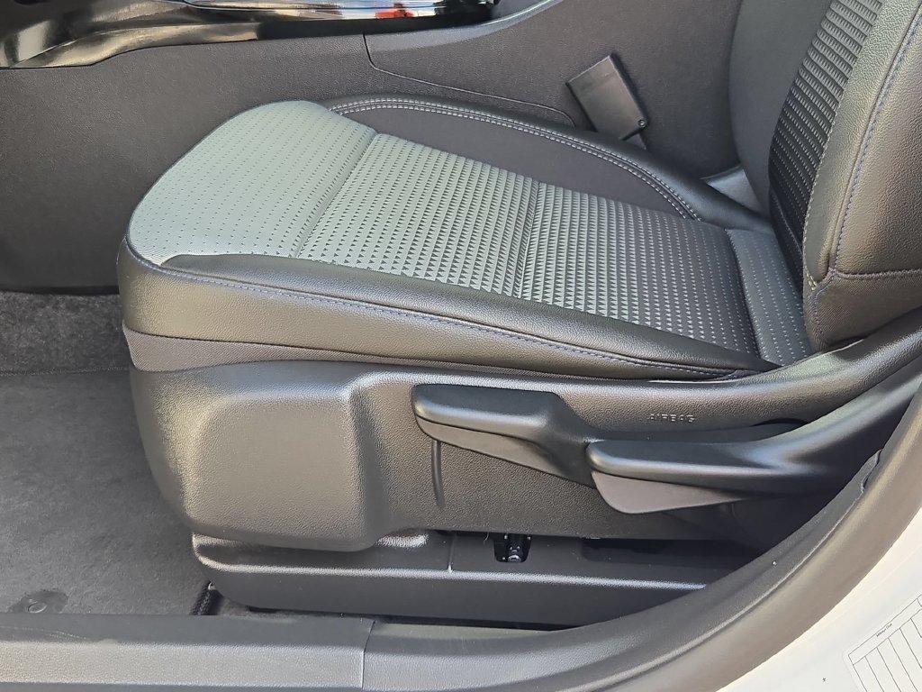 Used 2026 Chevrolet Trax LT FWD image 14