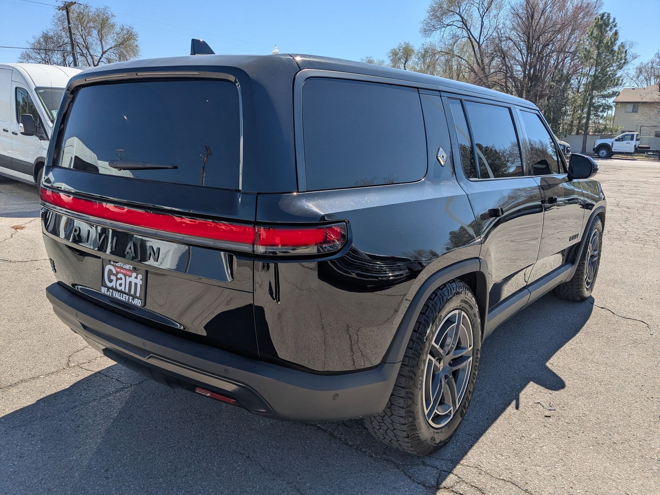Used 2025 Rivian R1S Adventure AWD/4WD image 3