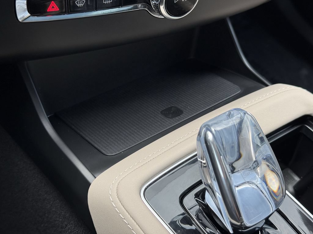 Certified 2025 Volvo XC90 B5 Core AWD/4WD image 30