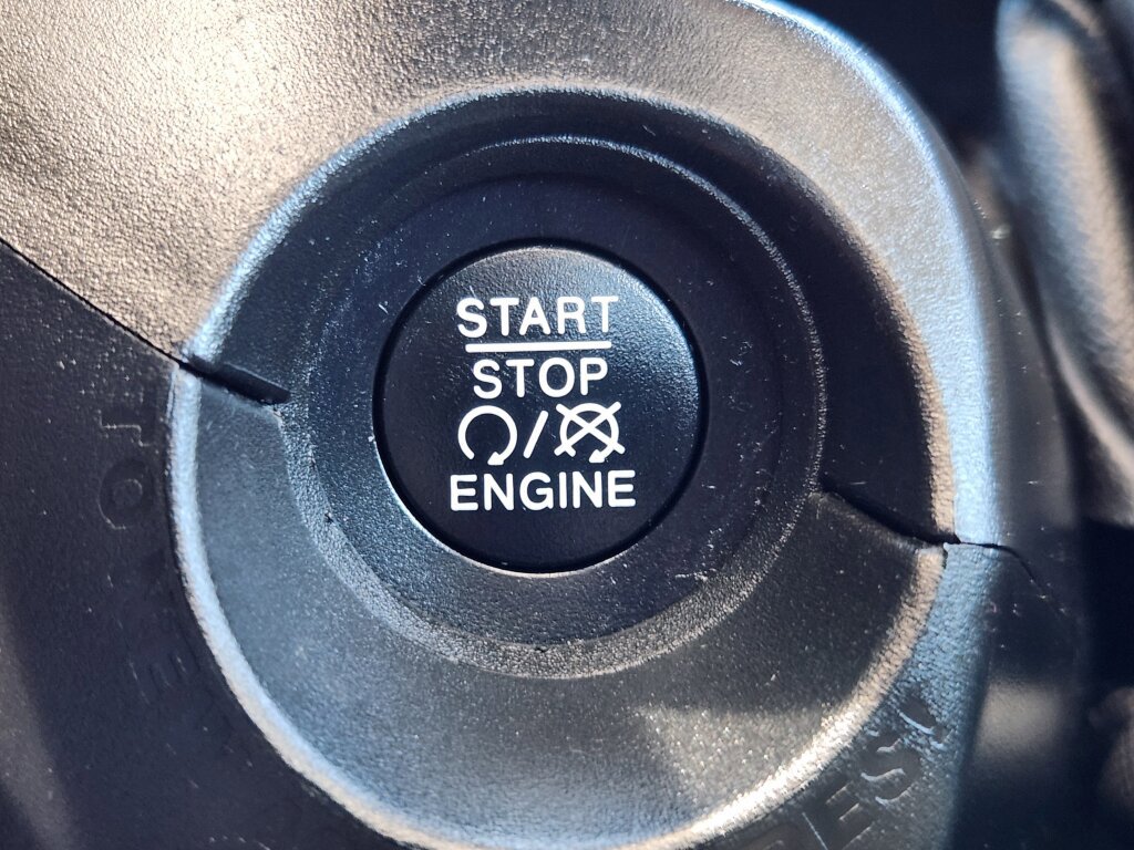 Used 2018 Jeep Renegade Limited w/ UConnect 8.4 Nav Group FWD image 25