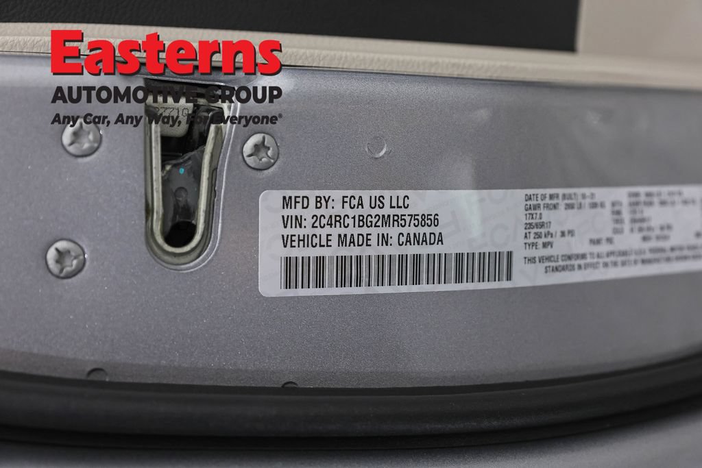 Used 2021 Chrysler Pacifica Touring-L FWD image 38