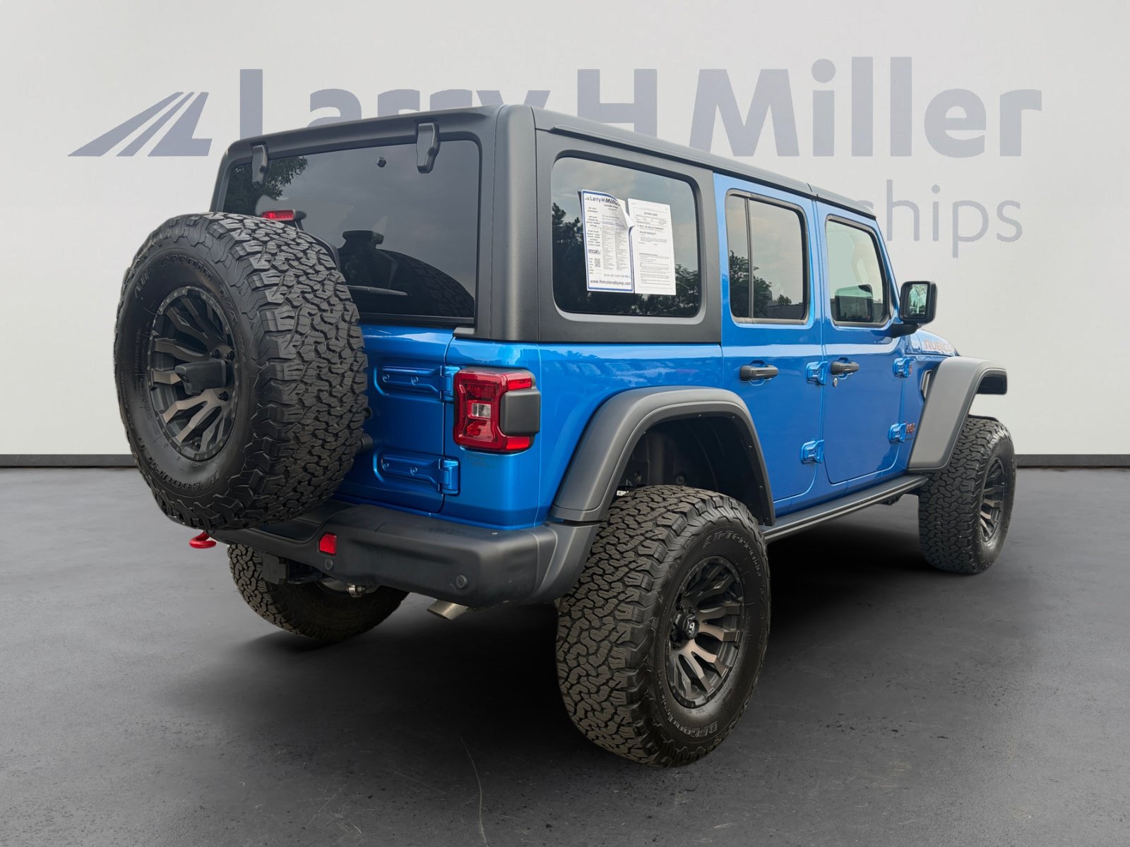 Used 2025 Jeep Wrangler Unlimited Rubicon w/ Steel Bumper Group AWD/4WD image 5