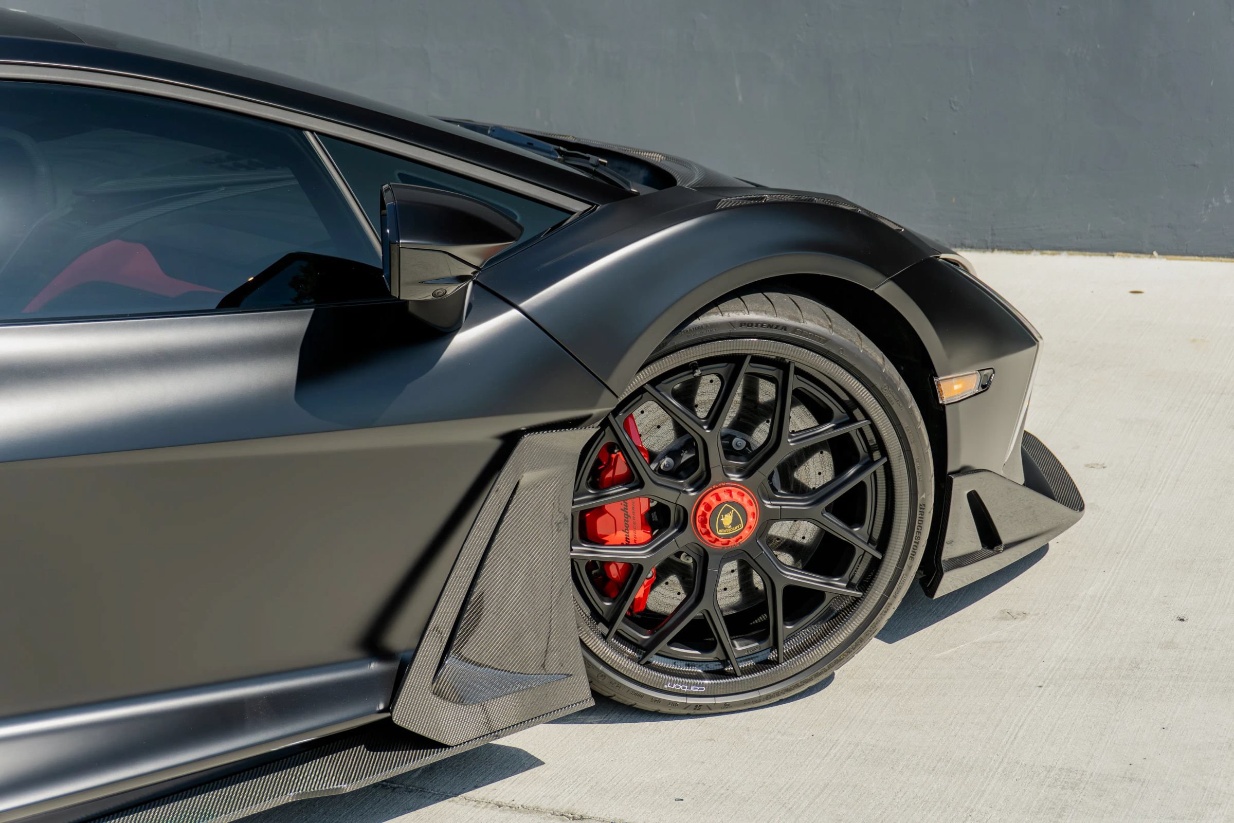 Used 2025 Lamborghini Revuelto AWD/4WD image 47