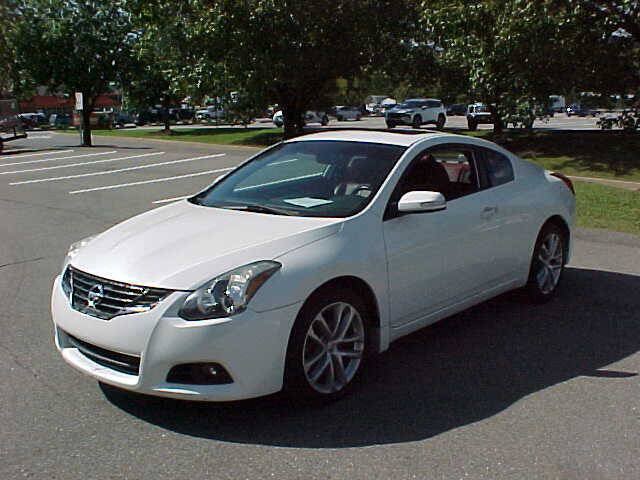 Used 2011 Nissan Altima 3.5 SR FWD image 4