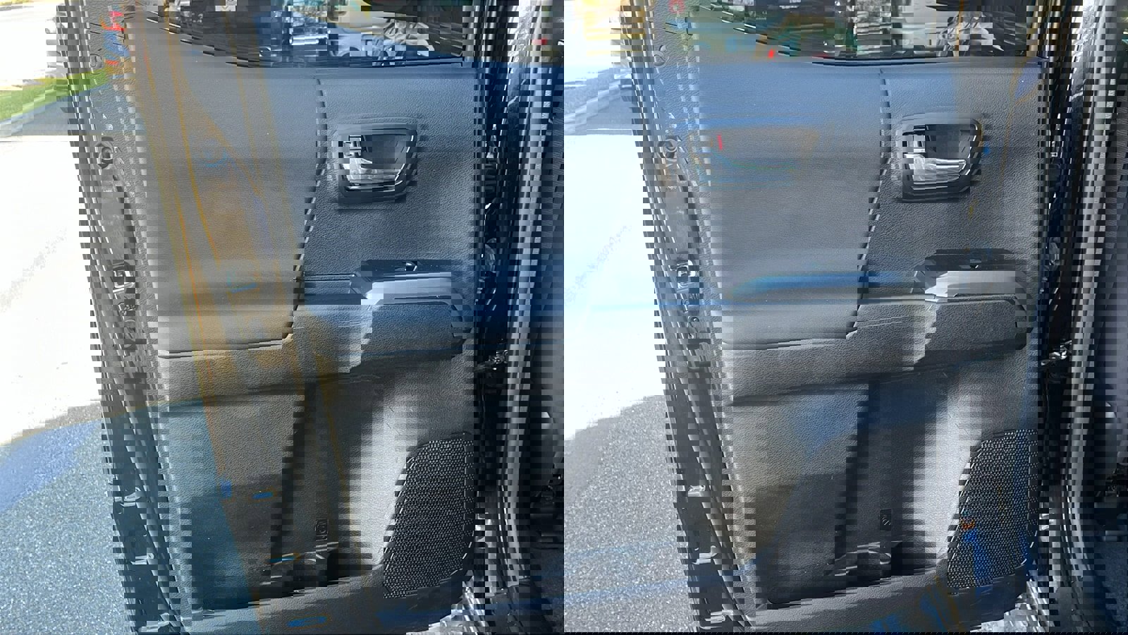 Used 2023 Toyota Tacoma TRD Off-Road image 19