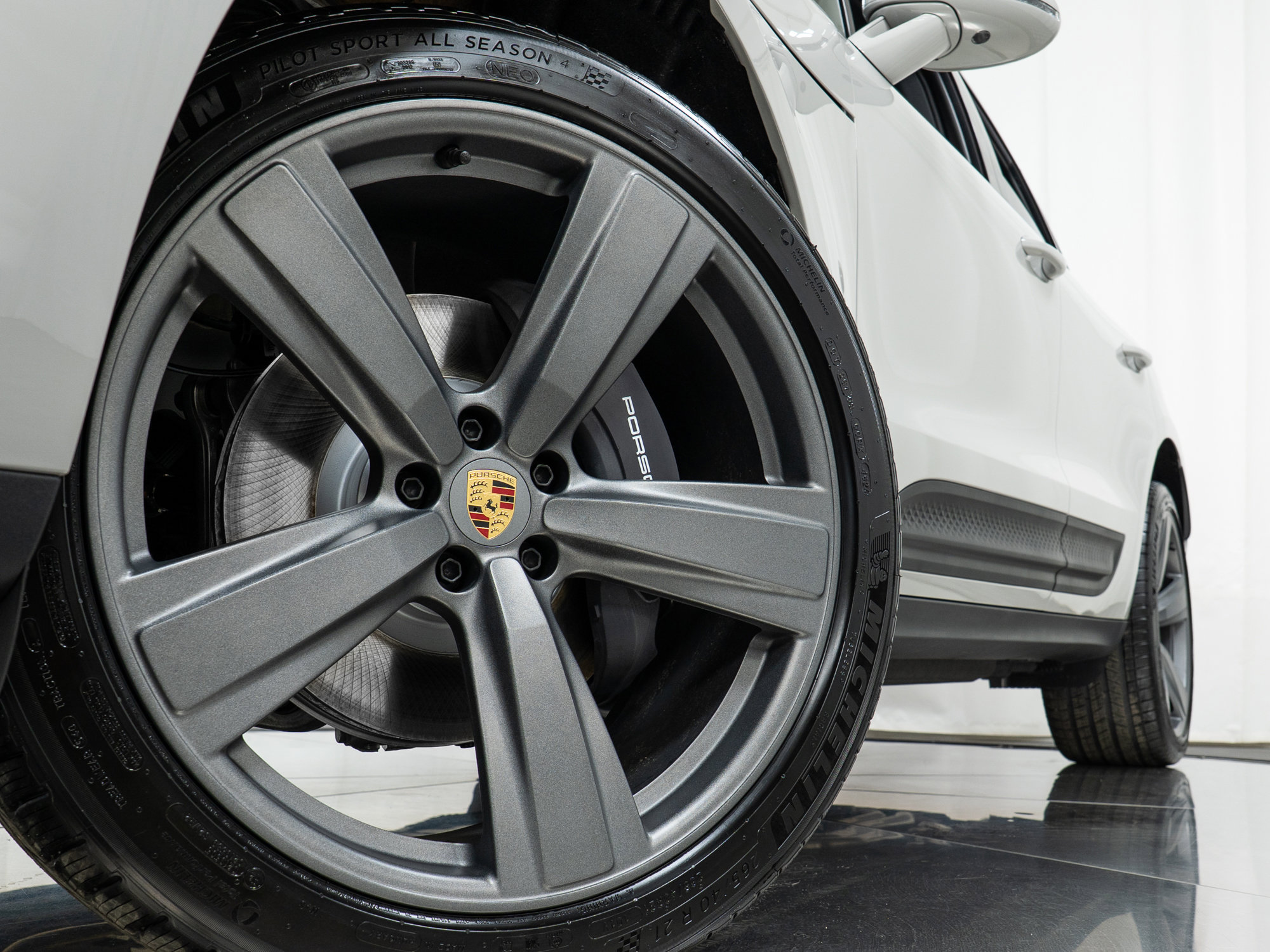 Used 2025 Porsche Macan image 31