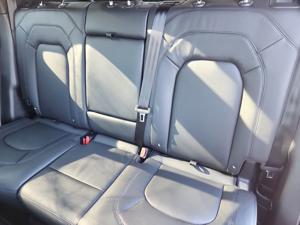 Used 2026 Land Rover Defender 110 X-Dynamic SE image 23