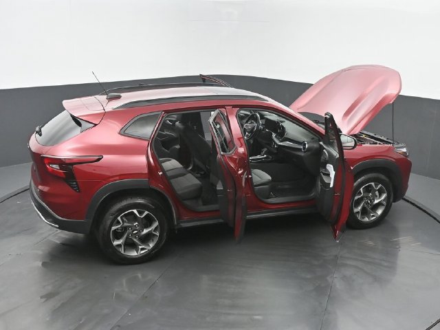 Used 2024 Chevrolet Trax LT w/ Sunroof Package FWD image 63