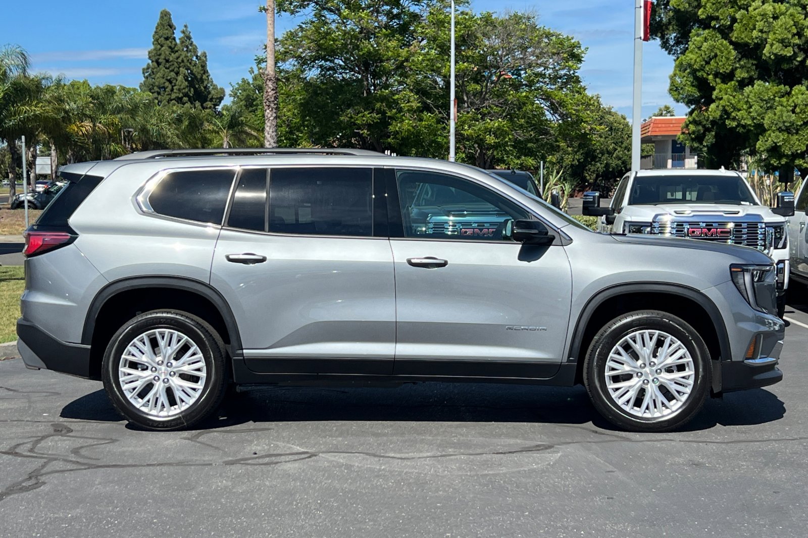 New 2026 GMC Acadia Elevation w/ Elevation Premium Package AWD/4WD image 3