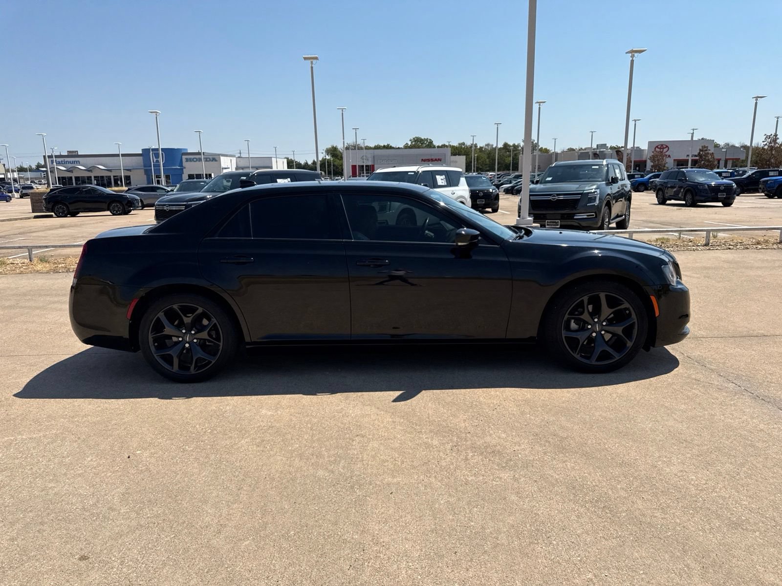 Used 2023 Chrysler 300 S w/ Comfort Group RWD image 5