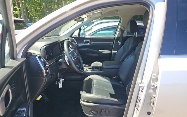 Used 2023 Kia Sorento EX AWD/4WD image 4