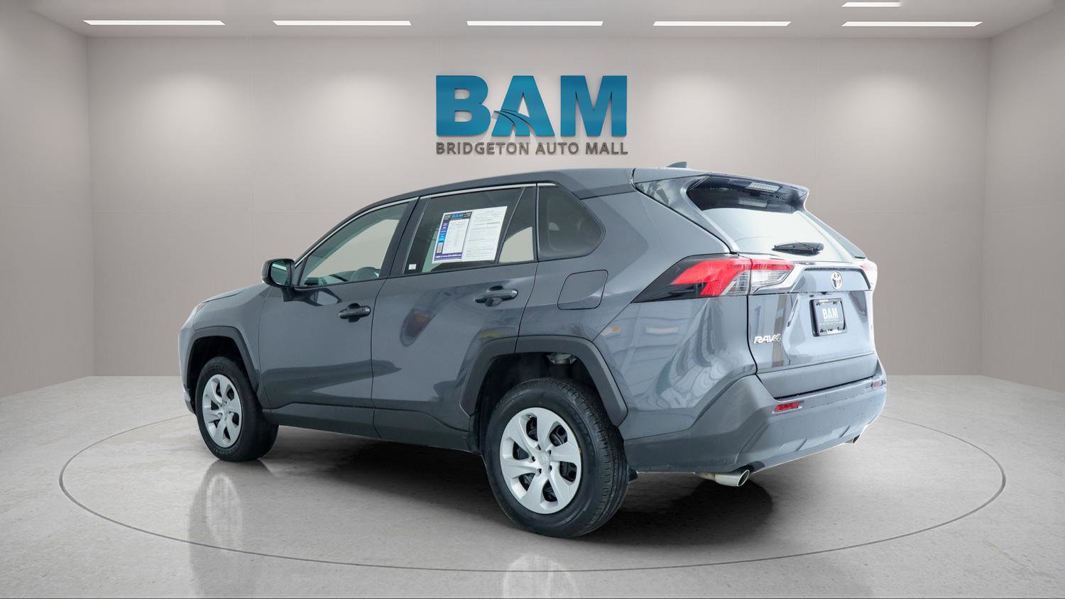 Used 2024 Toyota RAV4 LE AWD/4WD image 5