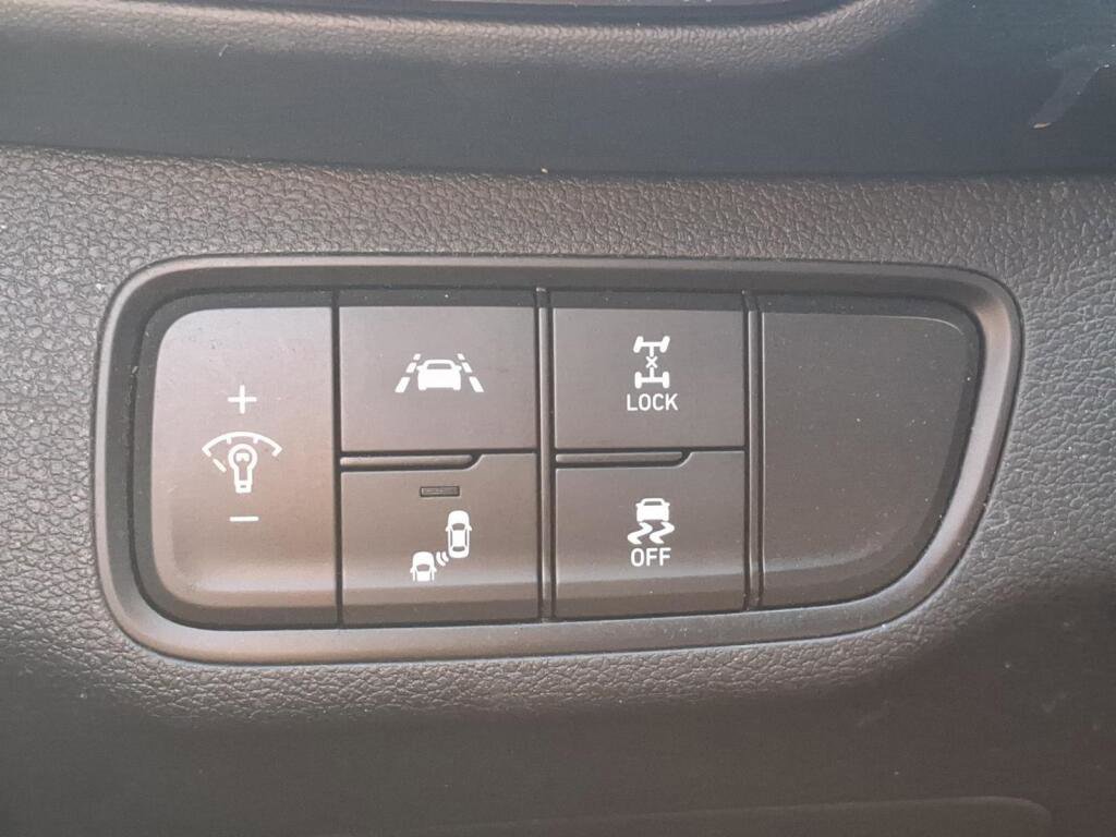 Used 2020 Hyundai Santa Fe SEL AWD/4WD image 9