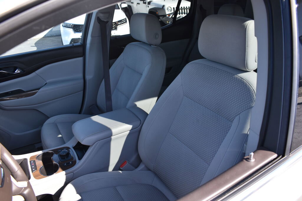 Used 2023 GMC Acadia SLE w/ Driver Convenience Package image 16