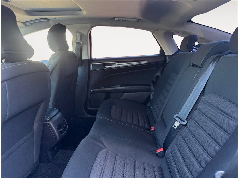 Used 2019 Ford Fusion SE FWD image 14