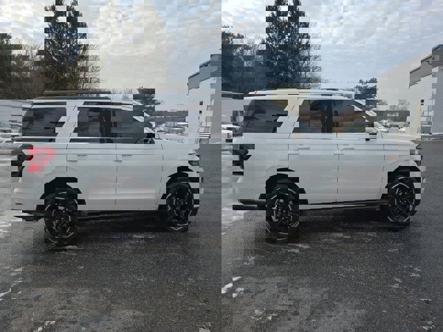 Used 2024 Ford Expedition Limited image 29