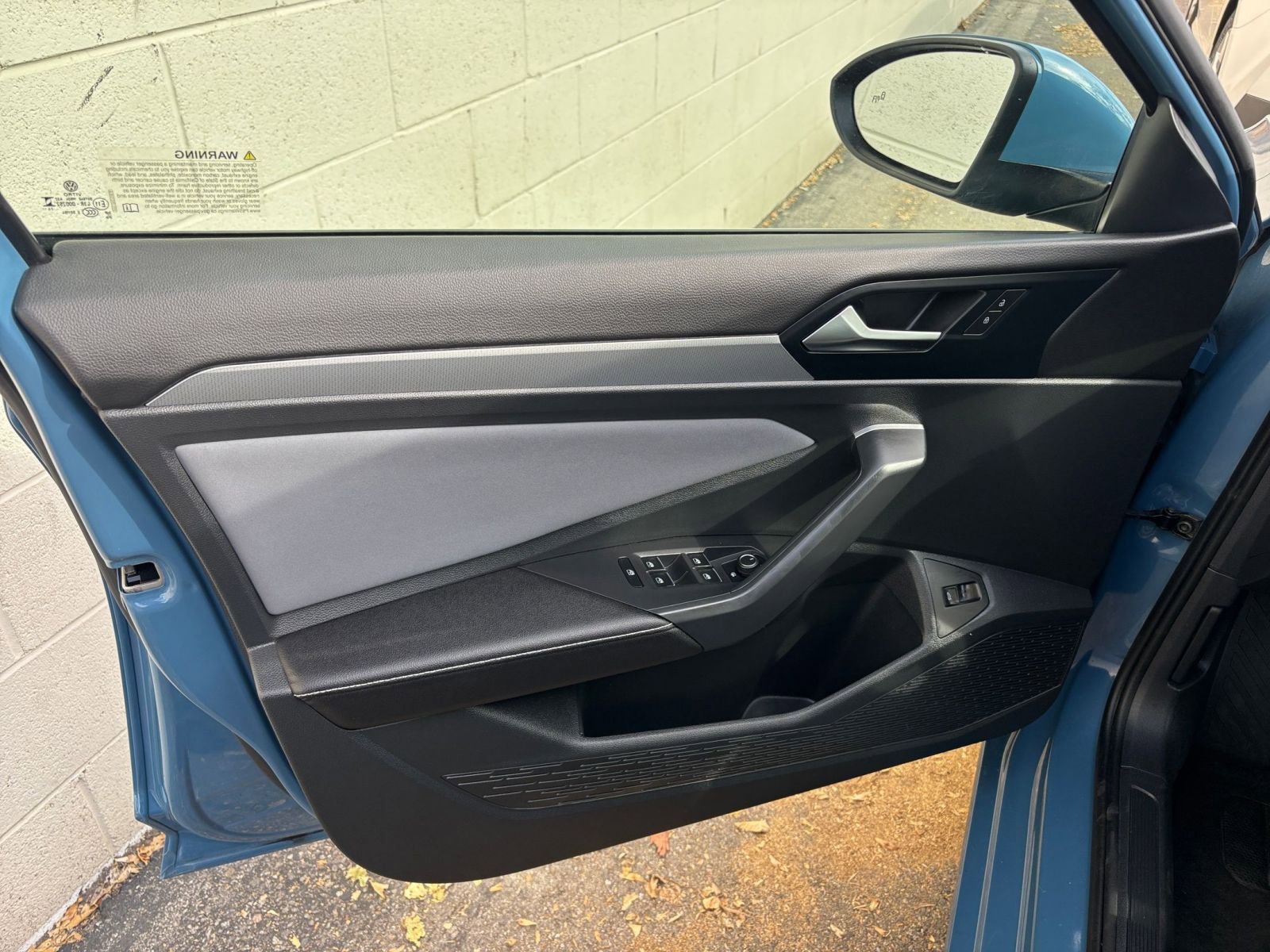 Used 2025 Volkswagen Jetta SE image 20