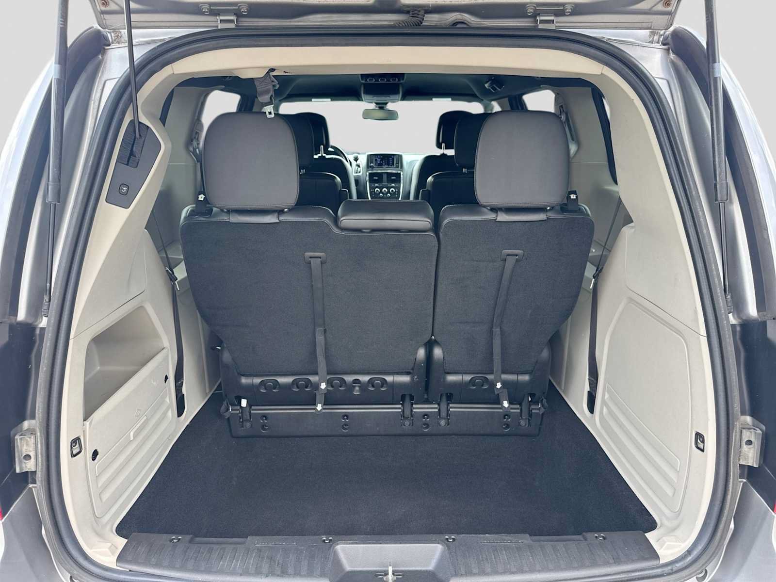 Used 2019 Dodge Grand Caravan SXT w/ Rear Park Assist Package FWD image 35