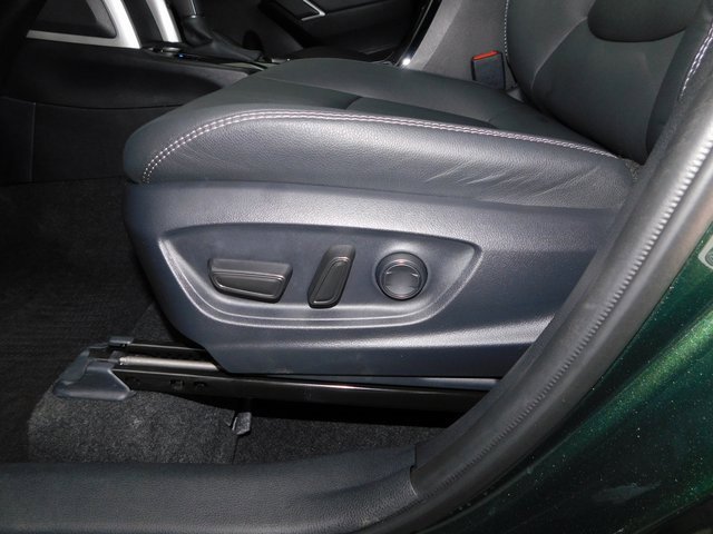 Used 2025 Toyota Corolla Cross XLE w/ Convenience Package image 14