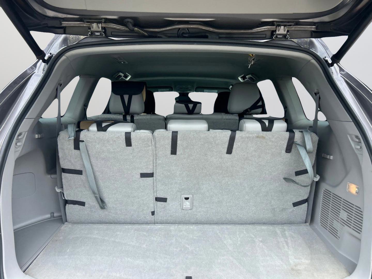 Used 2019 Toyota Highlander Plus FWD image 37