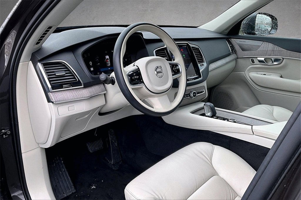 Used 2024 Volvo XC90 B5 Plus w/ Protection Package image 17