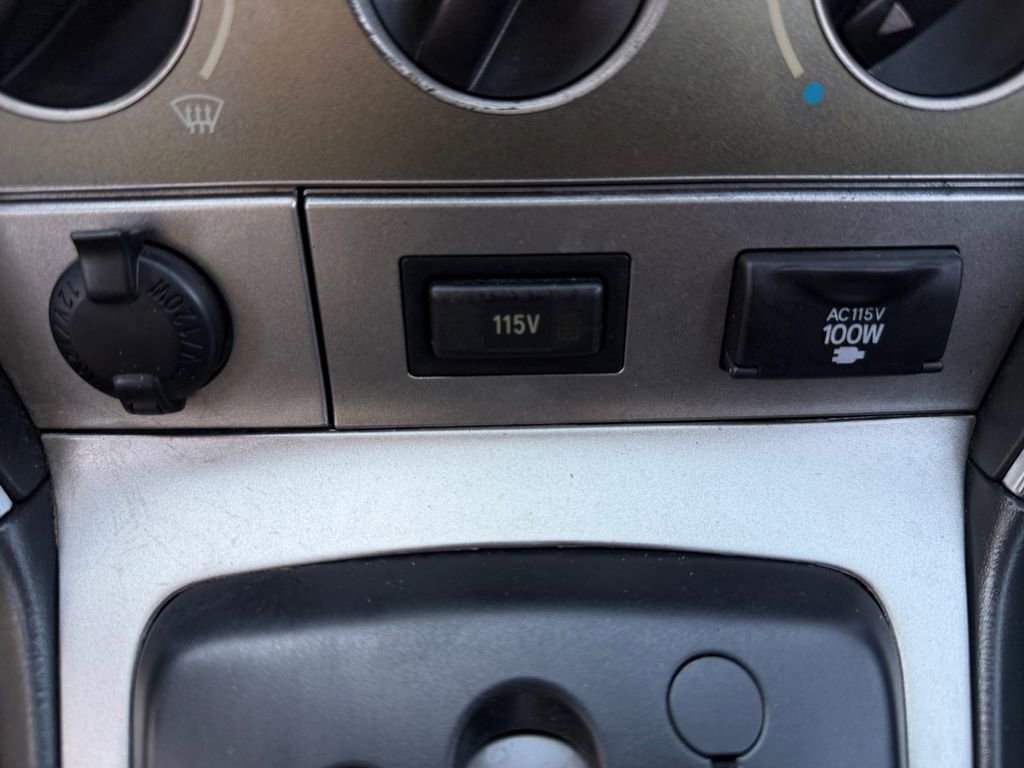 Used 2004 Toyota Matrix FWD image 23