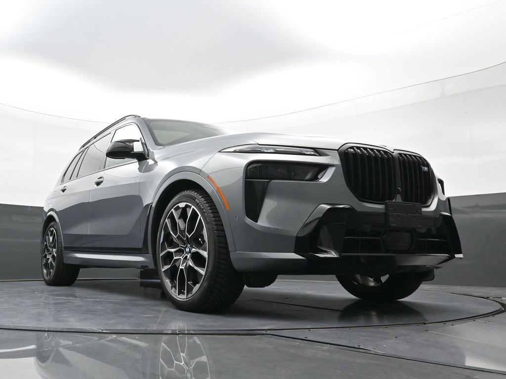 Used 2025 BMW X7 M60i w/ Executive Package image 22