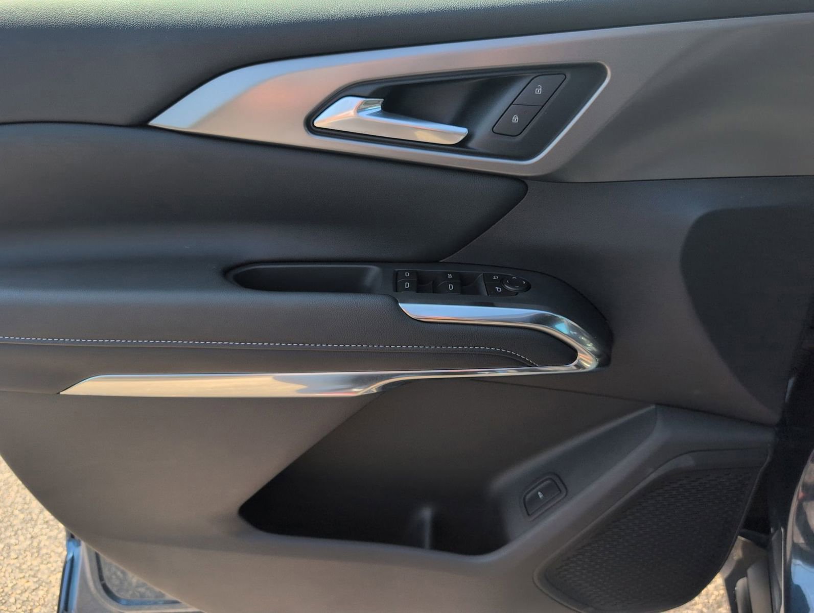 New 2026 Chevrolet Traverse LT w/ Sun and Wheel Package image 15