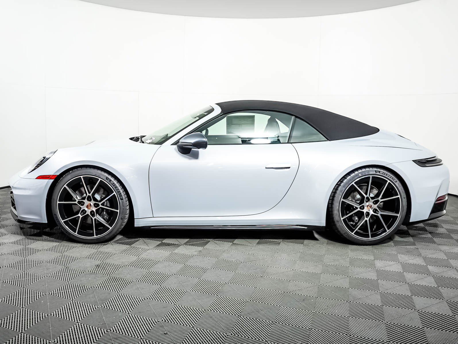 New 2026 Porsche 911 Carrera T RWD image 2