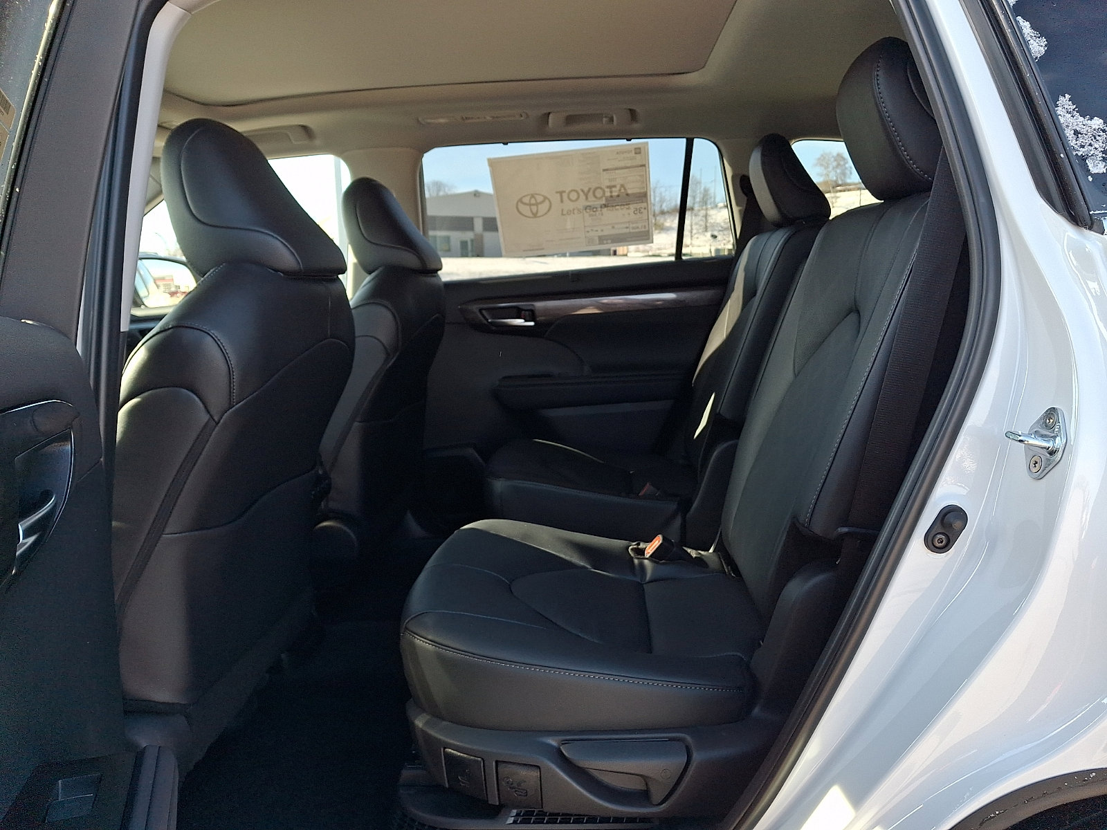 New 2026 Toyota Highlander Platinum image 6