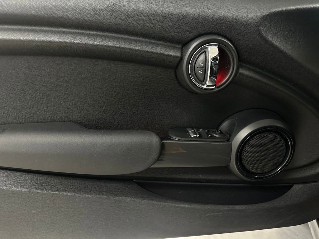 Used 2015 MINI Cooper 2-Door Hardtop image 12