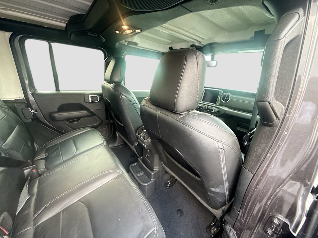 Used 2022 Jeep Wrangler Unlimited Sahara AWD/4WD image 31