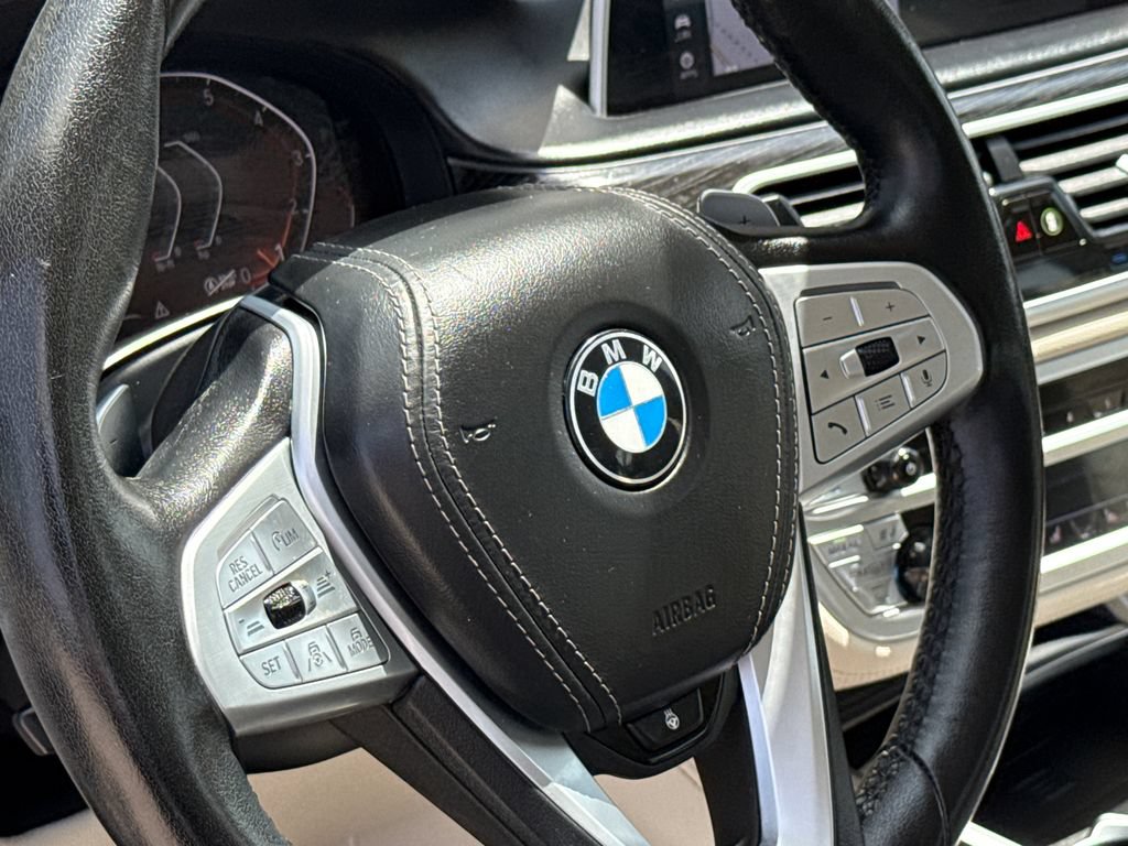 Used 2022 BMW 750Li xDrive AWD/4WD image 31