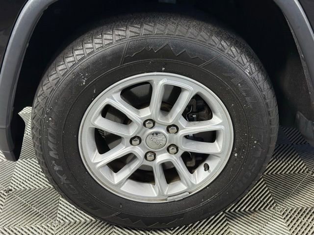 Used 2019 Jeep Grand Cherokee Laredo image 13