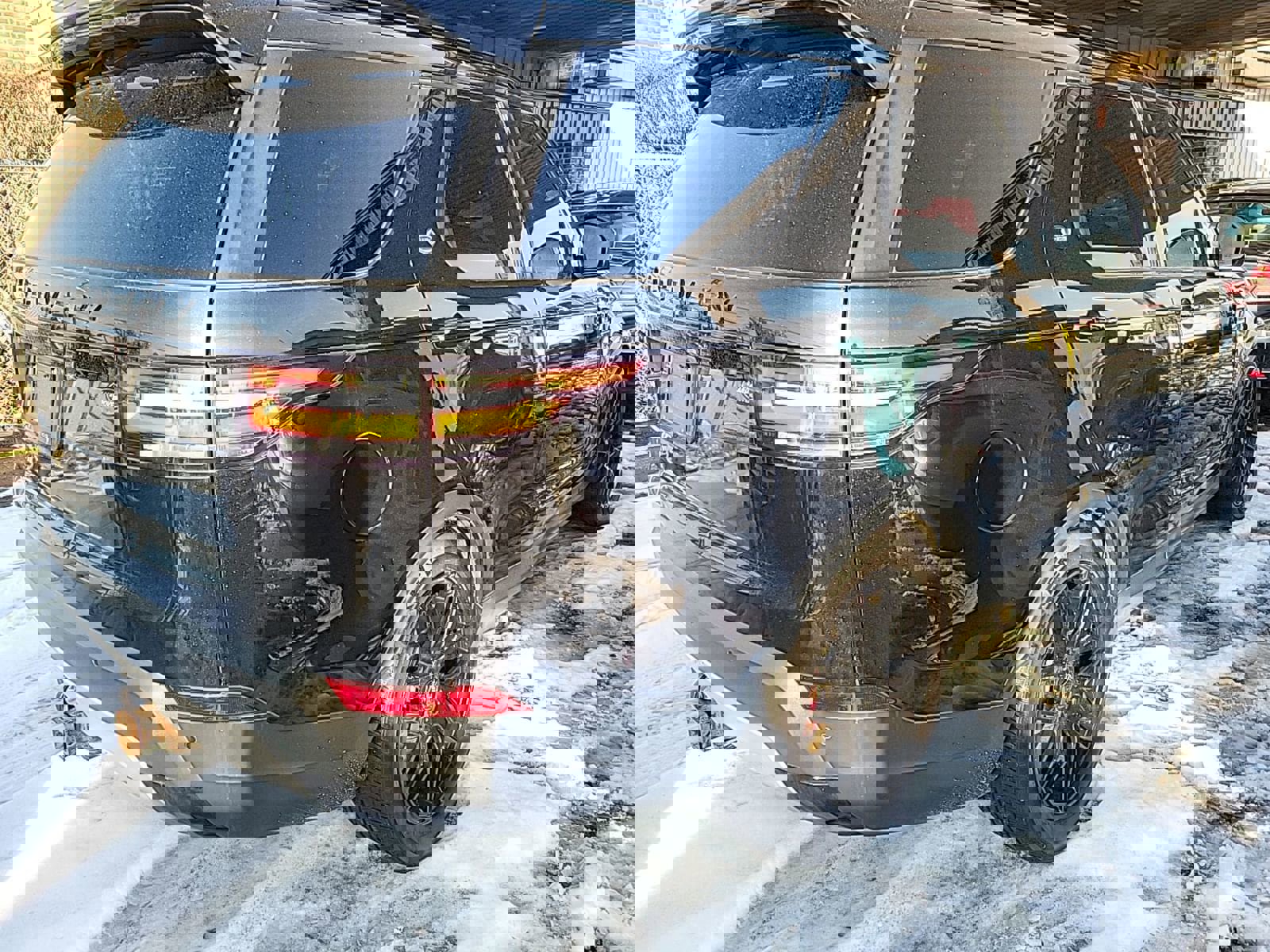 Used 2017 Land Rover Discovery HSE image 3