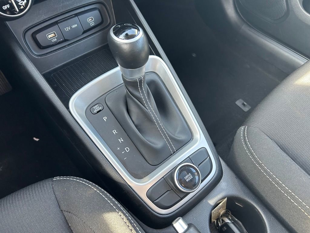 Used 2024 Hyundai Venue SEL image 15