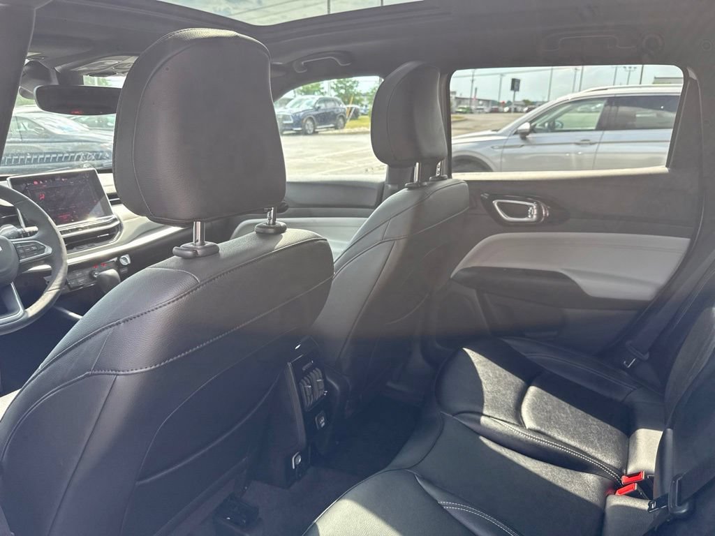Used 2025 Jeep Compass Limited w/ Sun & Sound Group AWD/4WD image 27