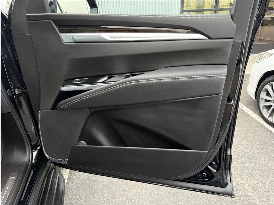 Used 2025 Cadillac Escalade ESV Premium Luxury image 42