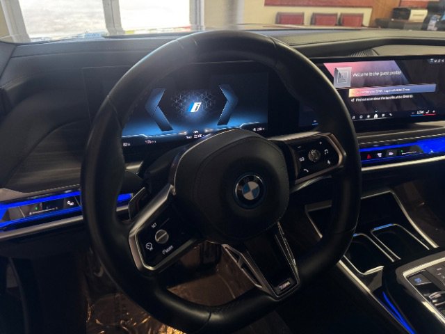 Used 2025 BMW i7 xDrive60 AWD/4WD image 13