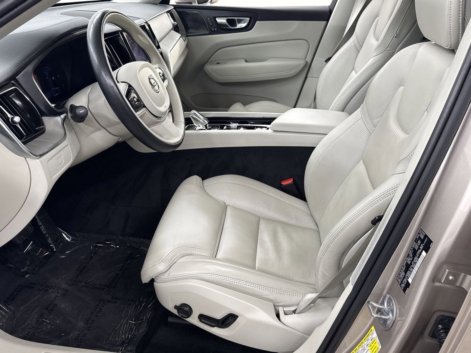 Used 2023 Volvo XC60 B6 Ultimate w/ Protection Package Premier image 2