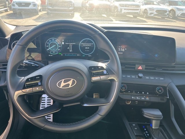 Used 2025 Hyundai Elantra SEL image 20