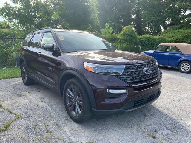 Used 2023 Ford Explorer XLT w/ Equipment Group 202A AWD/4WD image 2