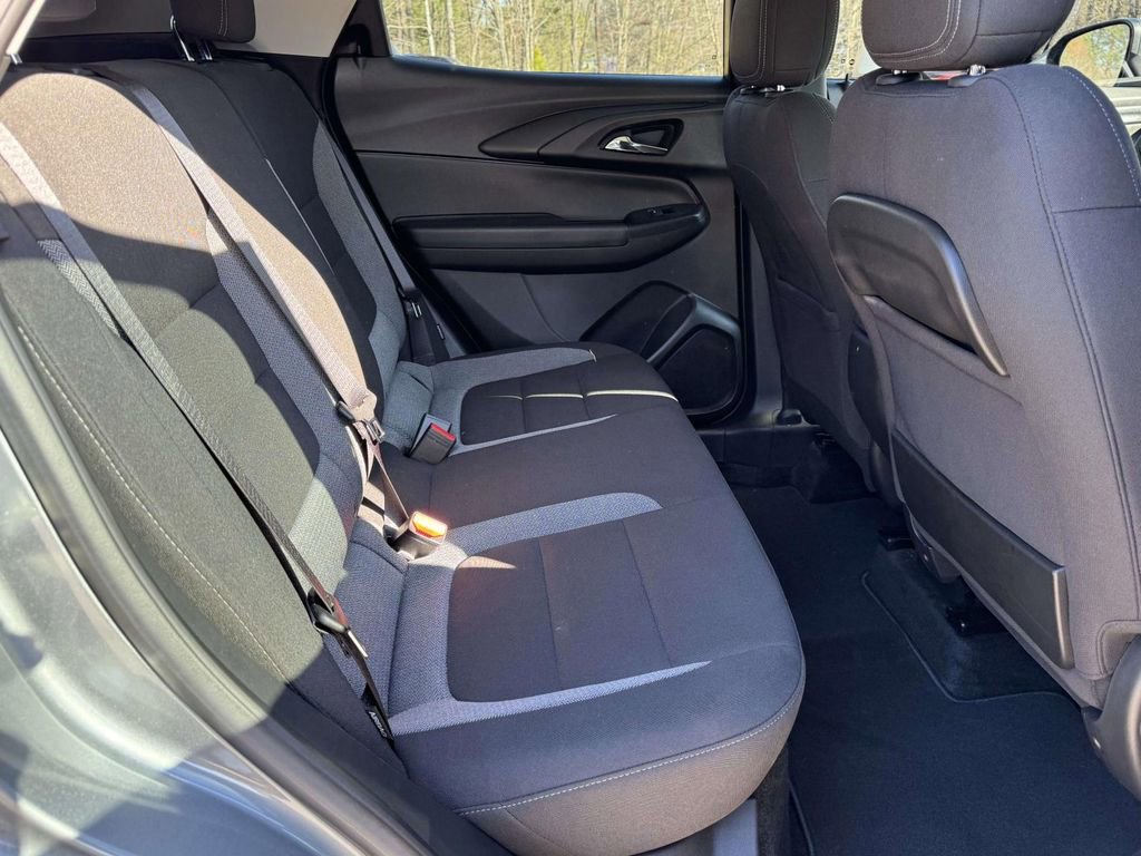 Used 2024 Chevrolet TrailBlazer LS FWD image 15